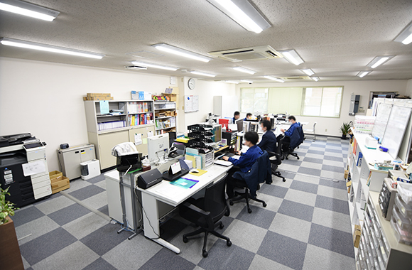 写真：名東本社